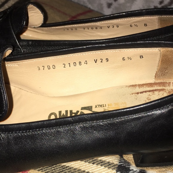 Ferragamo ladies leather shoes 6 and half - Picture 5 of 10